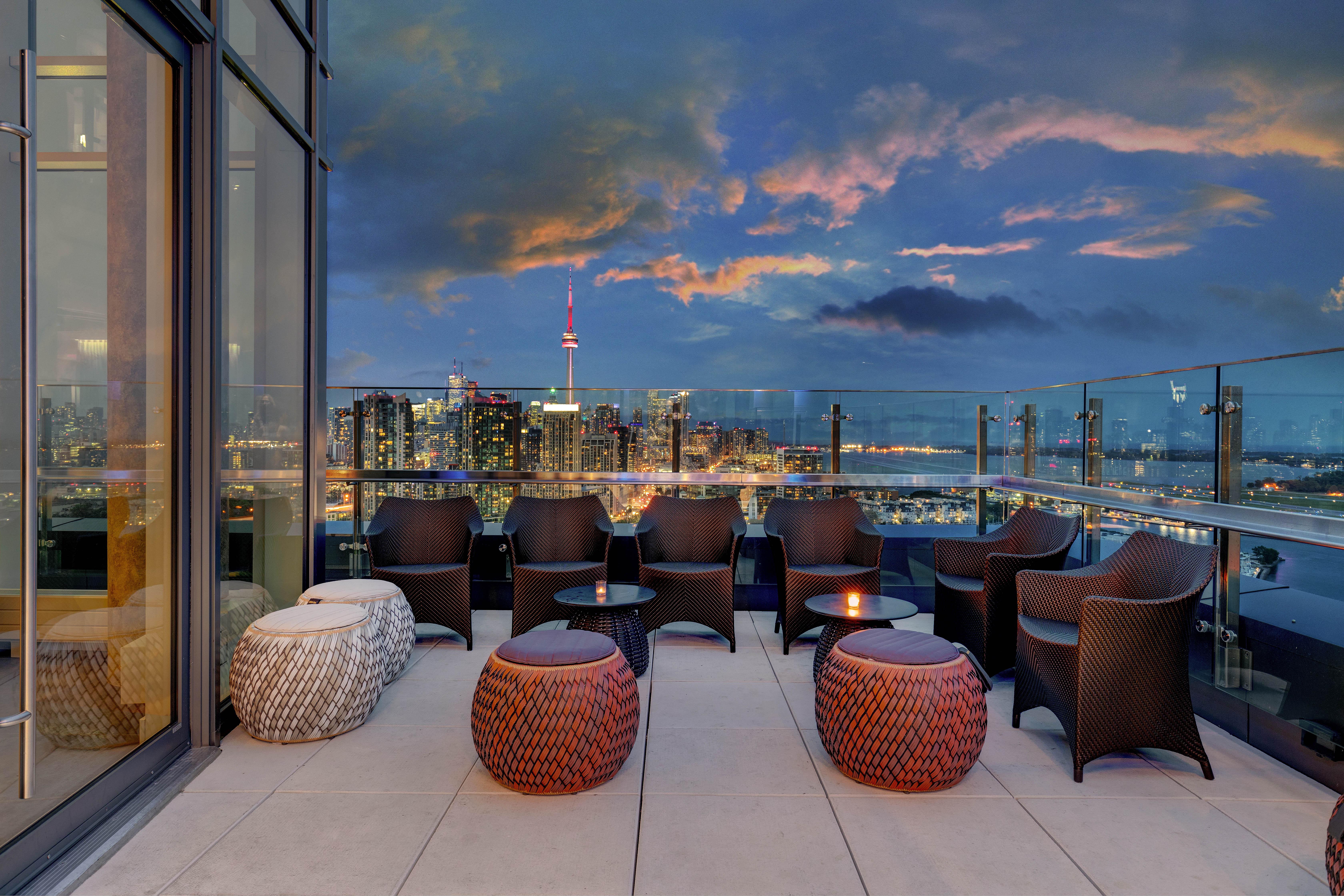 多伦多x睿智集酒店 外观 照片 View from the rooftop terrace