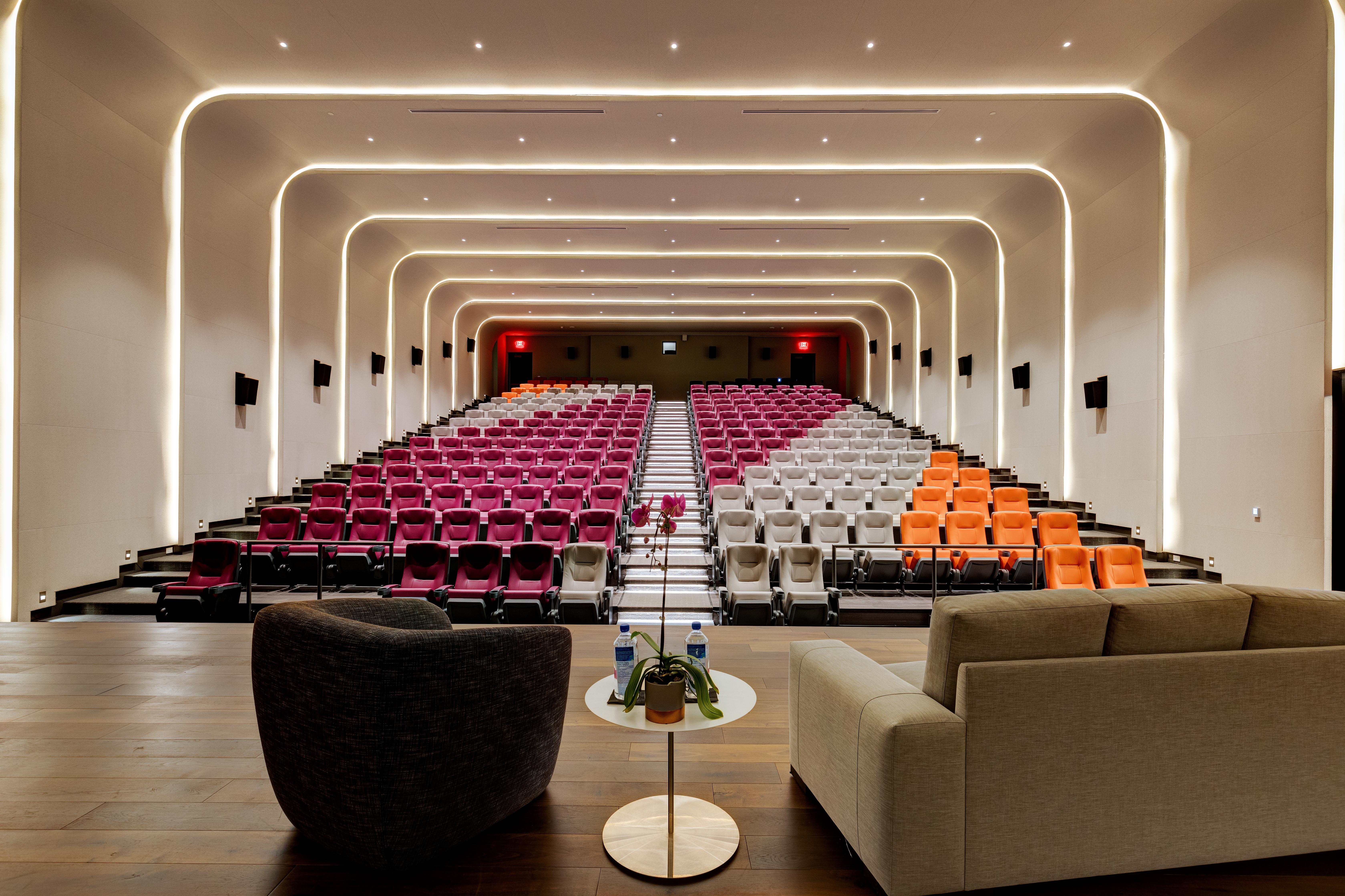 多伦多x睿智集酒店 外观 照片 The movie theater at The Standard East Village